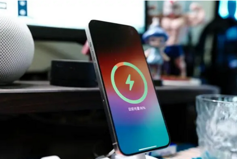 肥乡苹果15换屏服务分享用什么充电器给iPhone15充电更好 